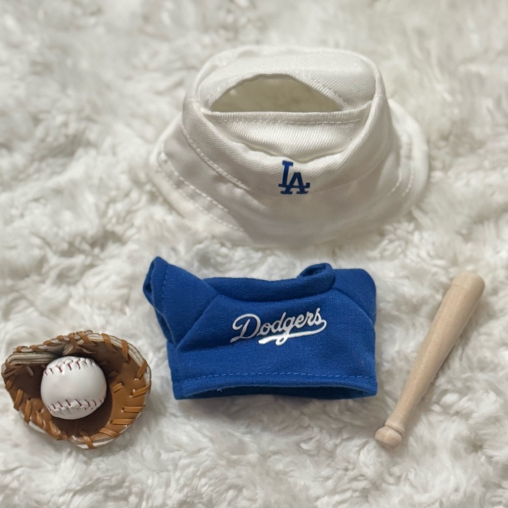 LA Dodger doll Outfit, Fits Labubu,Any 15cm-17cm Doll Sizes -4pcs w/bat & gloves
